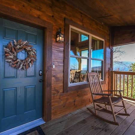 Walnut Ridge Cabin. Sleeps 7-11! Hot Tub, Pool Table, Minutes To Downtown Gatlinburg! Eksteriør bilde