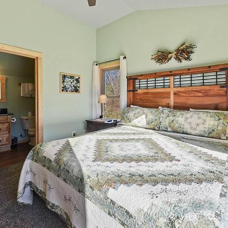 Walnut Ridge Cabin. Sleeps 7-11! Hot Tub, Pool Table, Minutes To Downtown Gatlinburg! Eksteriør bilde
