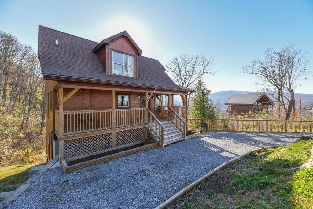 Walnut Ridge Cabin. Sleeps 7-11! Hot Tub, Pool Table, Minutes To Downtown Gatlinburg! Eksteriør bilde