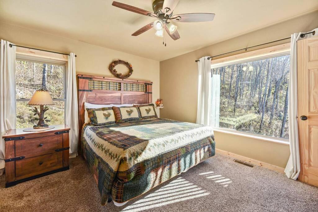Walnut Ridge Cabin. Sleeps 7-11! Hot Tub, Pool Table, Minutes To Downtown Gatlinburg! Eksteriør bilde