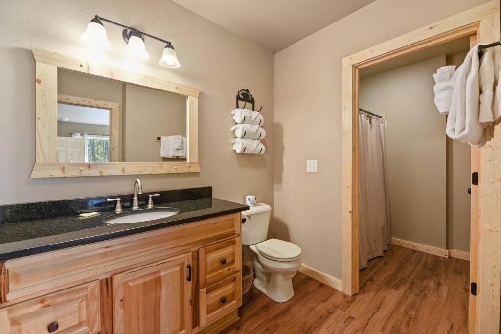 Walnut Ridge Cabin. Sleeps 7-11! Hot Tub, Pool Table, Minutes To Downtown Gatlinburg! Eksteriør bilde