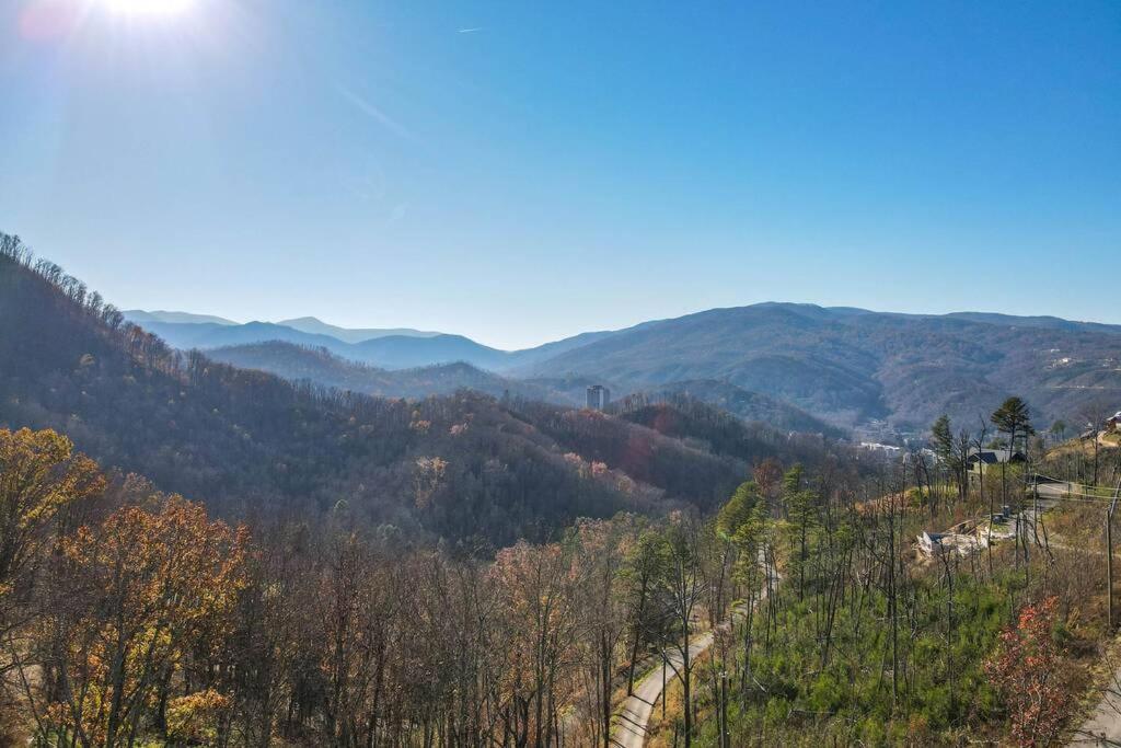 Walnut Ridge Cabin. Sleeps 7-11! Hot Tub, Pool Table, Minutes To Downtown Gatlinburg! Eksteriør bilde