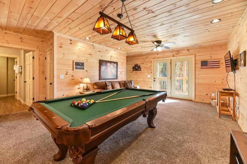 Walnut Ridge Cabin. Sleeps 7-11! Hot Tub, Pool Table, Minutes To Downtown Gatlinburg! Eksteriør bilde