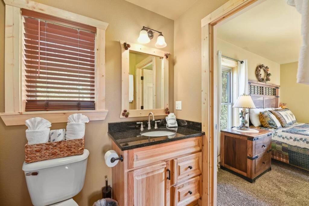 Walnut Ridge Cabin. Sleeps 7-11! Hot Tub, Pool Table, Minutes To Downtown Gatlinburg! Eksteriør bilde