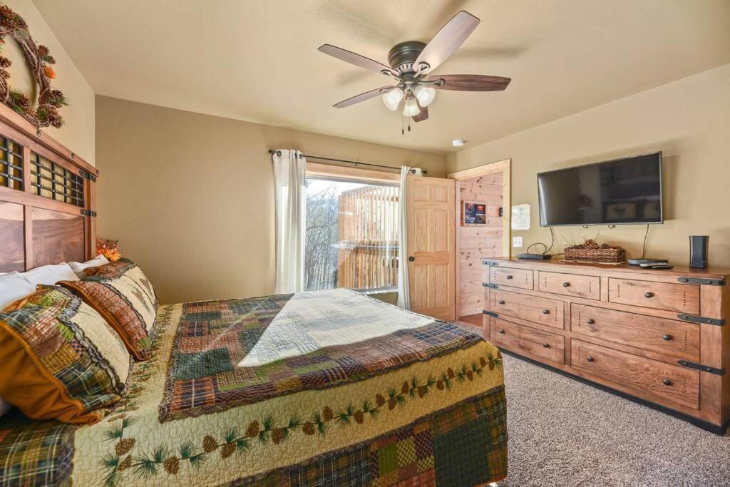 Walnut Ridge Cabin. Sleeps 7-11! Hot Tub, Pool Table, Minutes To Downtown Gatlinburg! Eksteriør bilde