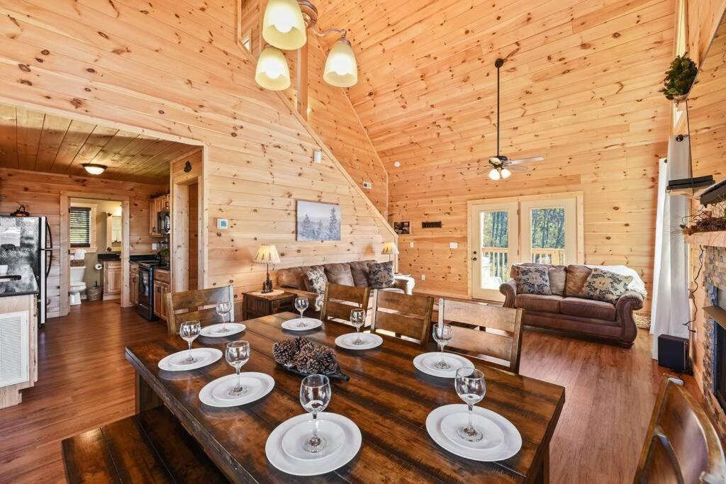 Walnut Ridge Cabin. Sleeps 7-11! Hot Tub, Pool Table, Minutes To Downtown Gatlinburg! Eksteriør bilde
