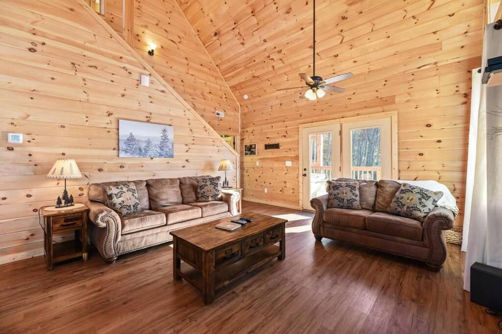 Walnut Ridge Cabin. Sleeps 7-11! Hot Tub, Pool Table, Minutes To Downtown Gatlinburg! Eksteriør bilde