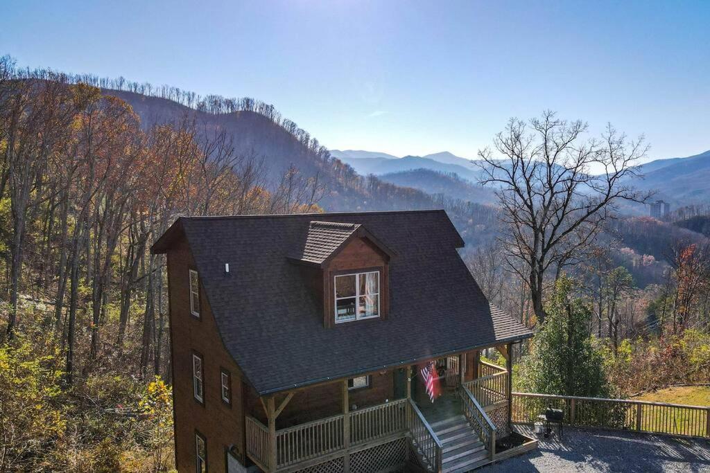 Walnut Ridge Cabin. Sleeps 7-11! Hot Tub, Pool Table, Minutes To Downtown Gatlinburg! Eksteriør bilde