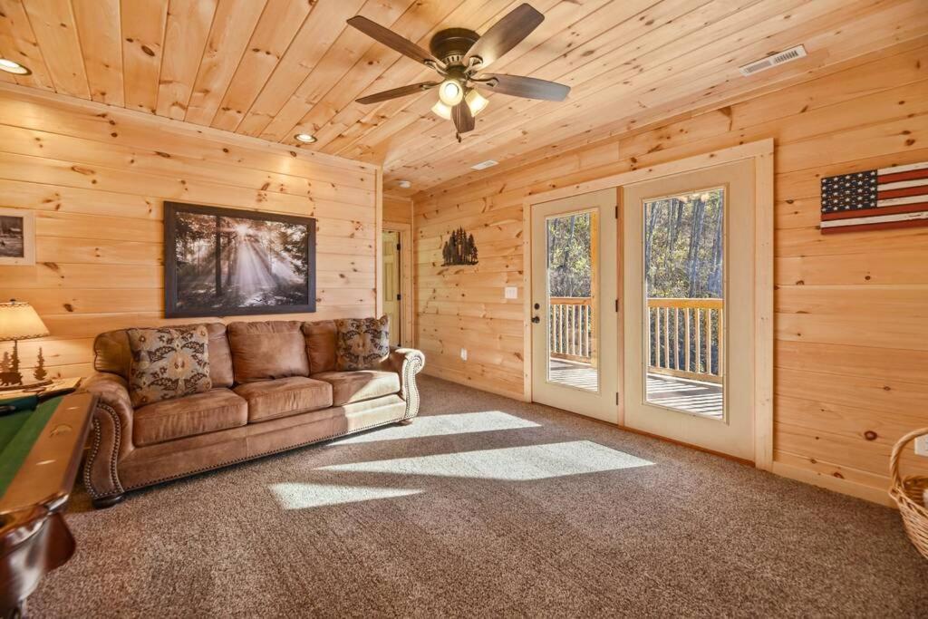 Walnut Ridge Cabin. Sleeps 7-11! Hot Tub, Pool Table, Minutes To Downtown Gatlinburg! Eksteriør bilde