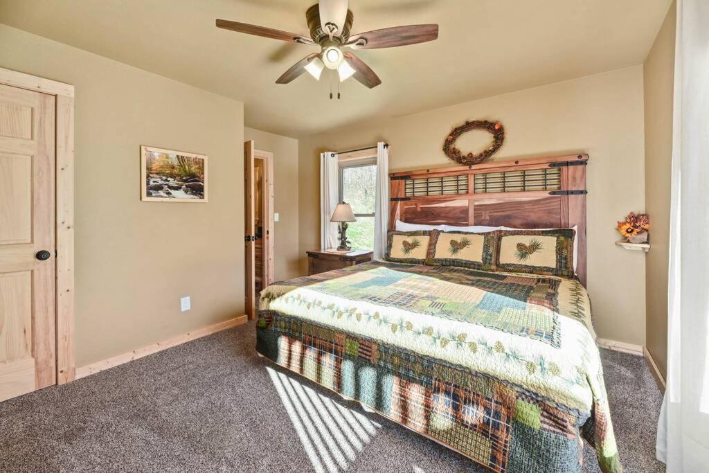 Walnut Ridge Cabin. Sleeps 7-11! Hot Tub, Pool Table, Minutes To Downtown Gatlinburg! Eksteriør bilde
