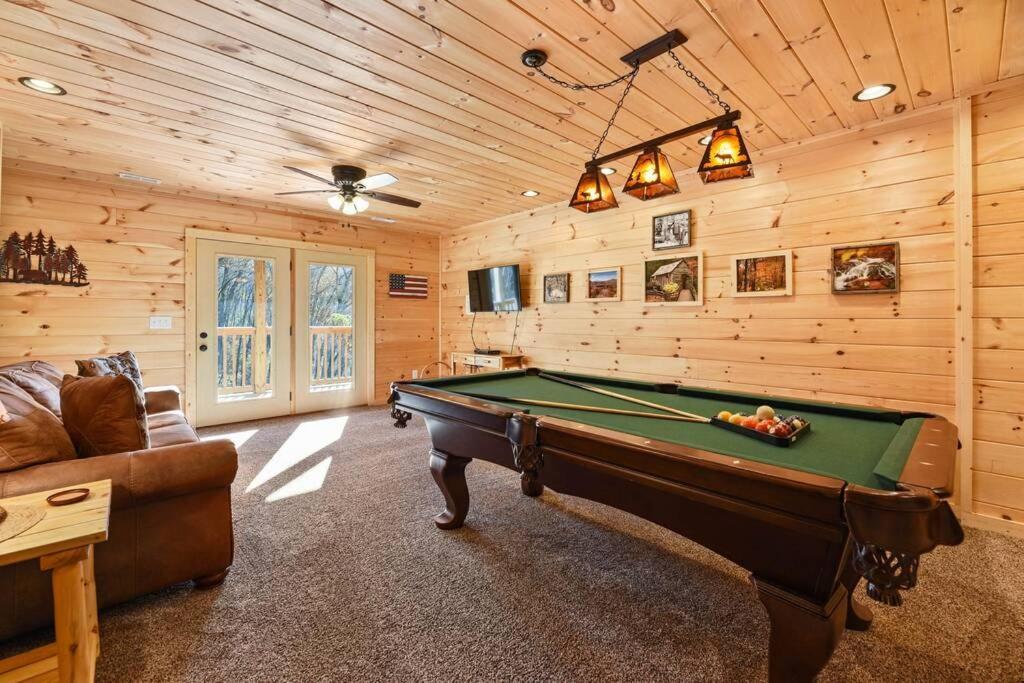 Walnut Ridge Cabin. Sleeps 7-11! Hot Tub, Pool Table, Minutes To Downtown Gatlinburg! Eksteriør bilde