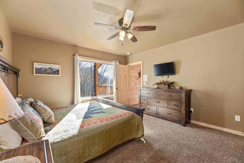Walnut Ridge Cabin. Sleeps 7-11! Hot Tub, Pool Table, Minutes To Downtown Gatlinburg! Eksteriør bilde